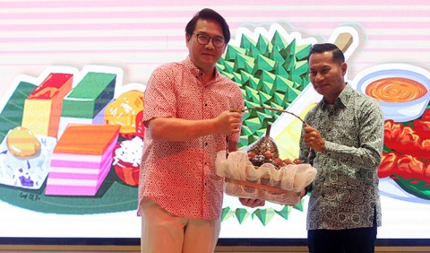Malaysians, Cambodians connect through love of durian